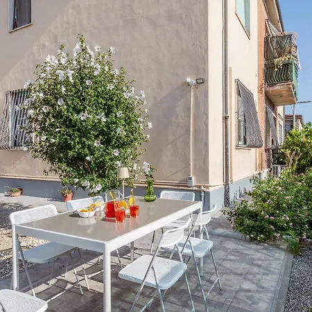 Tulipan By Pleiades Apartment Livorno